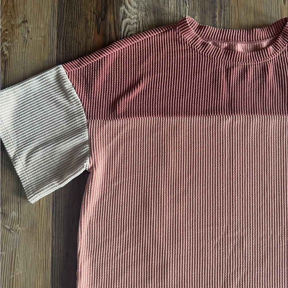 Color Block Top - Picture 3 of 3